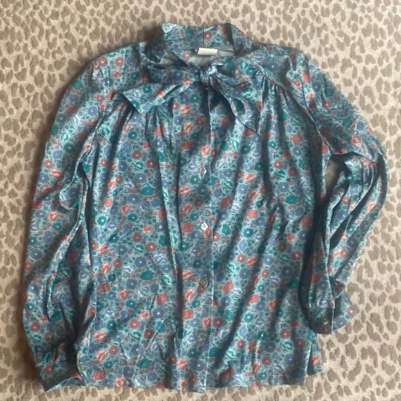 Vintage Tops - Vintage Floral Shirt with Neck Bow